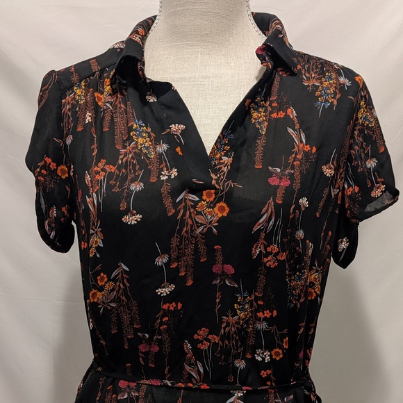 *2/$5 SALE!* Lilly White Floral Tunic Top (Size S) - Picture 2 of 5